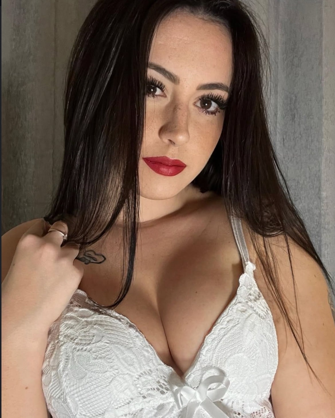 Curvy Alexa